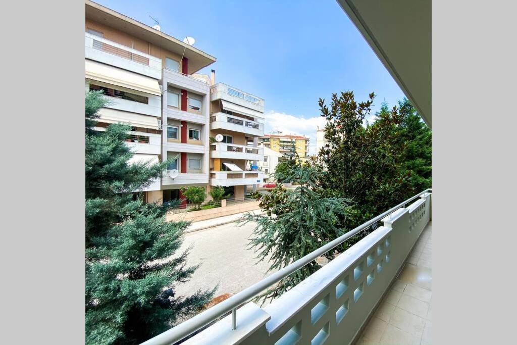 Green Apartment With View Komotini Eksteriør billede
